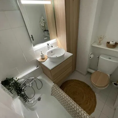 Apt With Balcony-View And Private Swimming Pool شقة